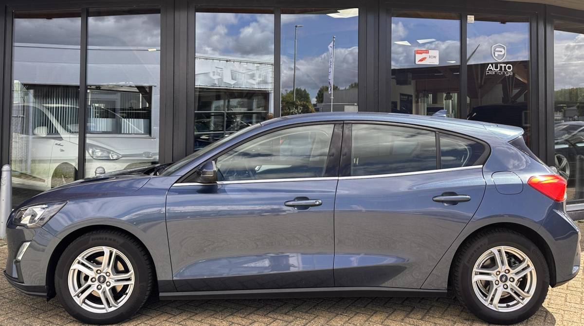 Ford Focus Ford Focus 1.0 EcoBoost Trend Edition Business 125PK | NL AUTO | NAP | Onderhoudshistorie | Parkeersensoren Voor en Achter | Airco | Navigatie | Cruise Control | Lichtmetalen Velgen | 2 Sleutels |