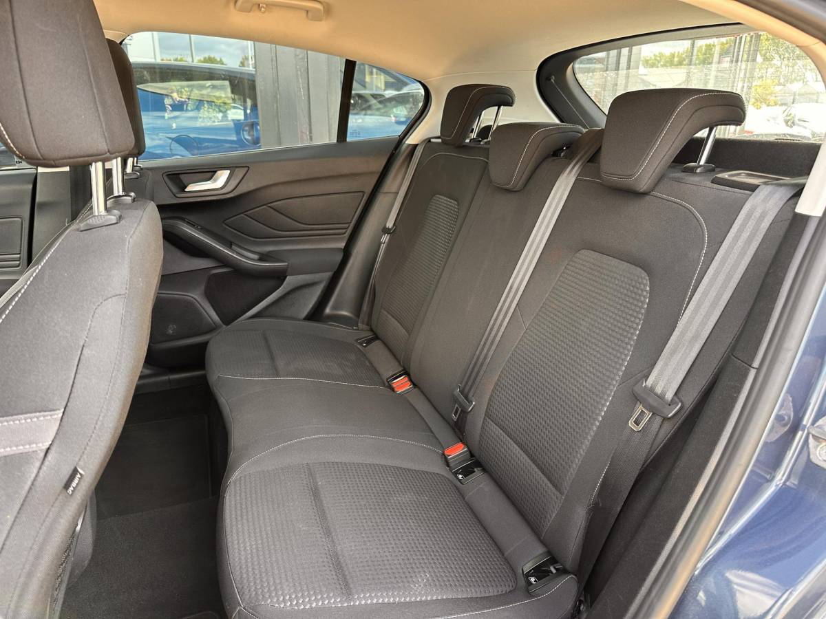 Ford Focus Ford Focus 1.0 EcoBoost Trend Edition Business 125PK | NL AUTO | NAP | Onderhoudshistorie | Parkeersensoren Voor en Achter | Airco | Navigatie | Cruise Control | Lichtmetalen Velgen | 2 Sleutels |