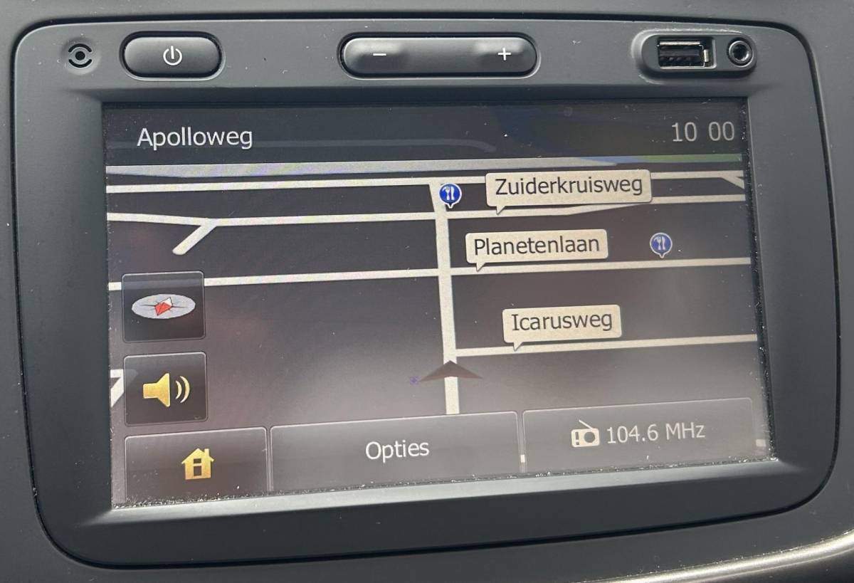 Dacia Sandero Stepway Dacia Sandero 0.9 TCe Stepway Lauréate 90PK | NL AUTO | NAP | Navigatie | Airco | Parkeersensoren | Cruise Control | Armsteun | 2 Sleutels |