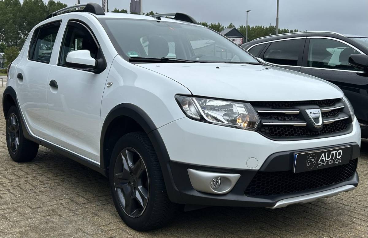 Dacia Sandero Stepway Dacia Sandero 0.9 TCe Stepway Lauréate 90PK | NL AUTO | NAP | Navigatie | Airco | Parkeersensoren | Cruise Control | Armsteun | 2 Sleutels |