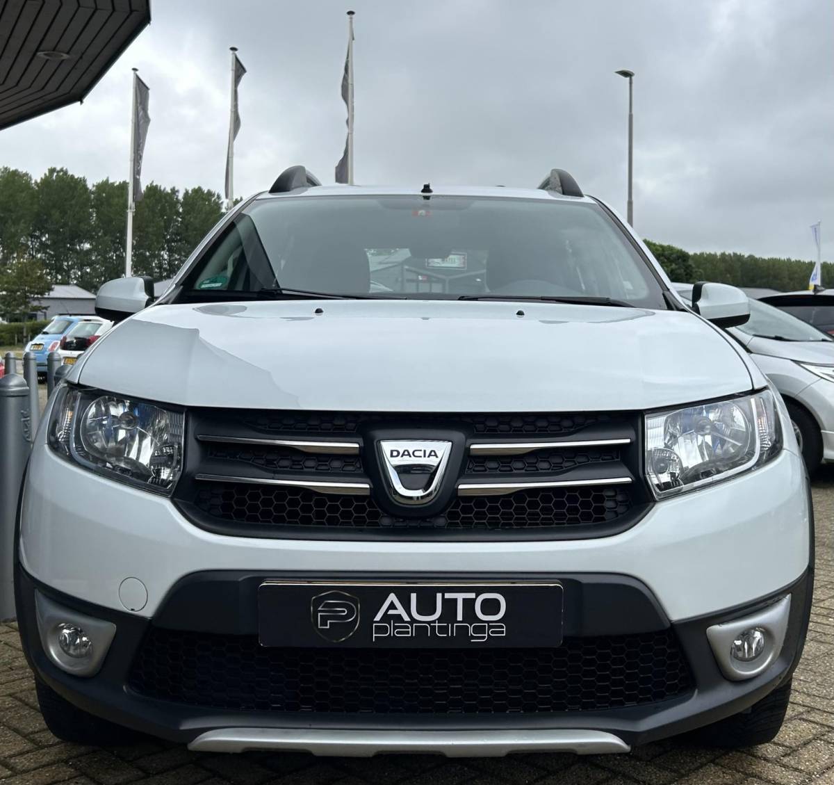 Dacia Sandero Stepway Dacia Sandero 0.9 TCe Stepway Lauréate 90PK | NL AUTO | NAP | Navigatie | Airco | Parkeersensoren | Cruise Control | Armsteun | 2 Sleutels |