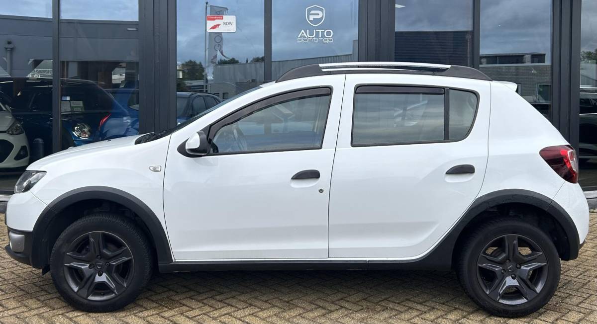 Dacia Sandero Stepway Dacia Sandero 0.9 TCe Stepway Lauréate 90PK | NL AUTO | NAP | Navigatie | Airco | Parkeersensoren | Cruise Control | Armsteun | 2 Sleutels |