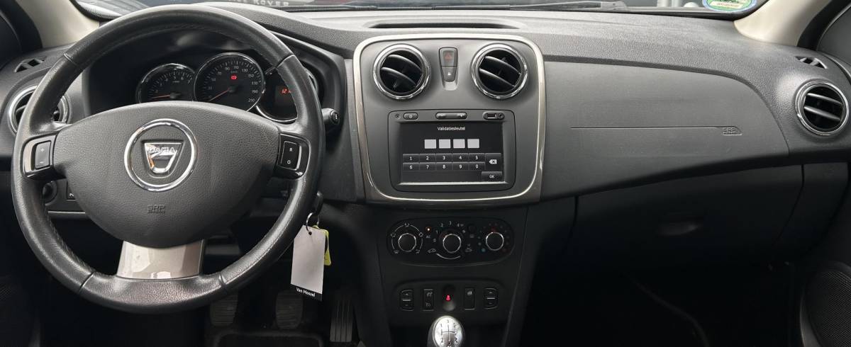Dacia Sandero Stepway Dacia Sandero 0.9 TCe Stepway Lauréate 90PK | NL AUTO | NAP | Navigatie | Airco | Parkeersensoren | Cruise Control | Armsteun | 2 Sleutels |