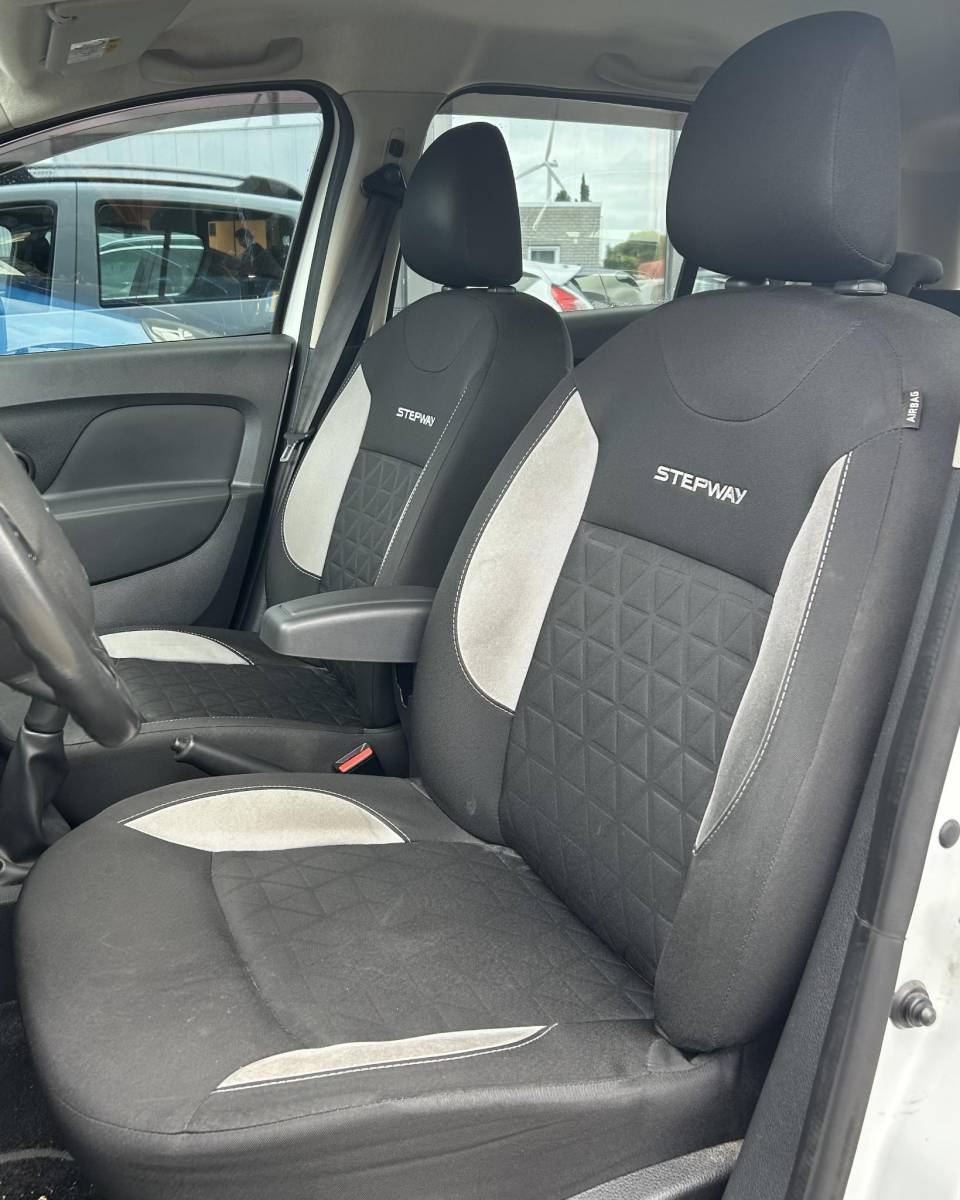 Dacia Sandero Stepway Dacia Sandero 0.9 TCe Stepway Lauréate 90PK | NL AUTO | NAP | Navigatie | Airco | Parkeersensoren | Cruise Control | Armsteun | 2 Sleutels |