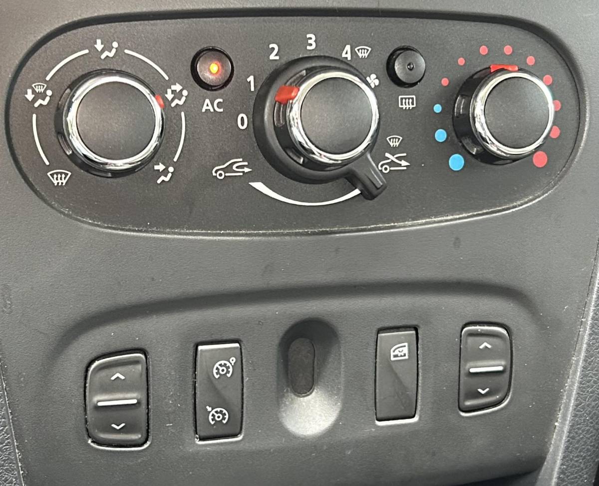 Dacia Sandero Stepway Dacia Sandero 0.9 TCe Stepway Lauréate 90PK | NL AUTO | NAP | Navigatie | Airco | Parkeersensoren | Cruise Control | Armsteun | 2 Sleutels |