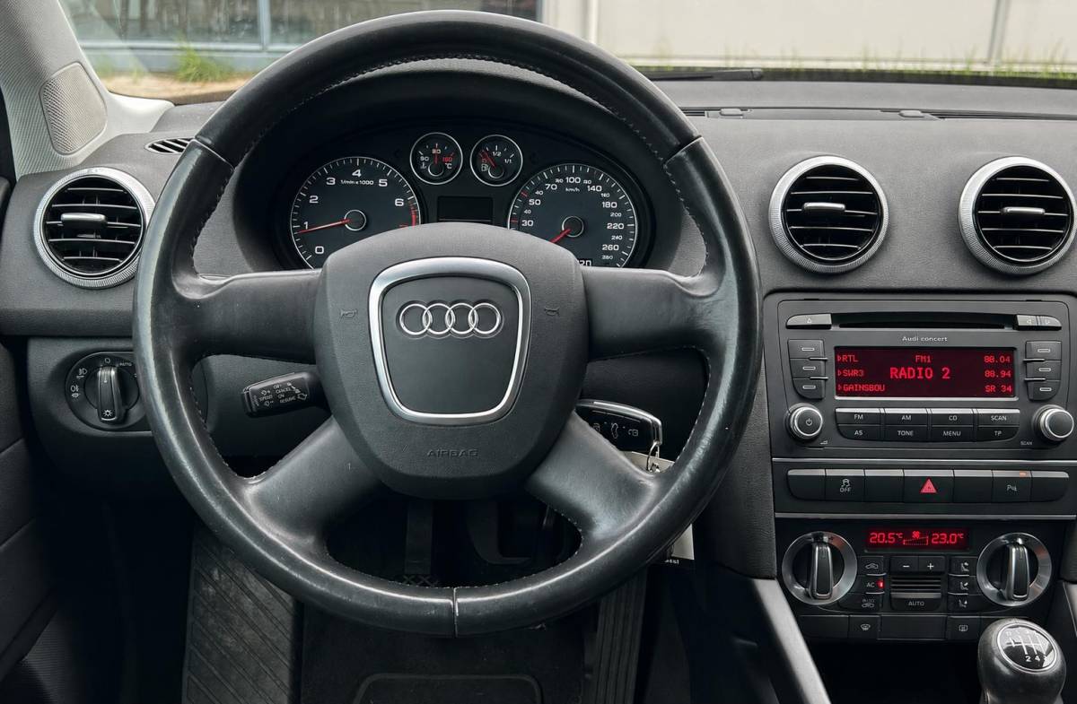 Audi A3 Audi A3 1.8 TFSI Ambition Pro Line Business 160PK | UNIEK | Lage KM stand voor een liefhebber! | Van de Audi Dealer | Nette Staat | Luxe Sport Stoelen | Sportonderstel | Xenon | Armsteun | Parkeersensoren Voor en Achter | Climate Control | Cruise Control | 2 Sleutels |