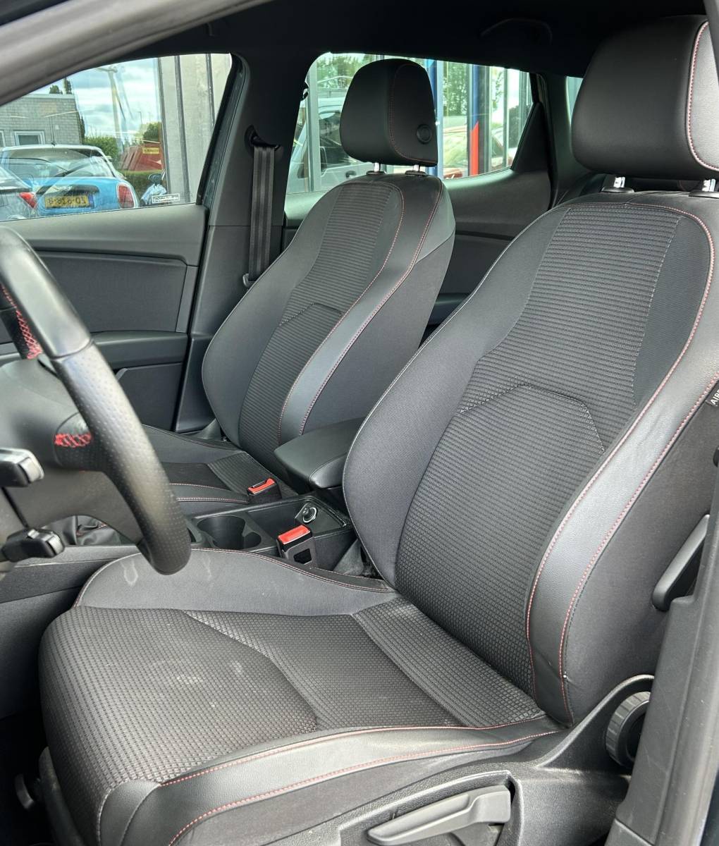 SEAT Leon SEAT Leon 1.5 TSI FR Business Intense 150PK | NL AUTO | 2e Eigenaar | NAP | Virtual Cockpit | Led Koplampen | Achteruitrijcamera | Adaptive Cruise Control | Navigatie | 17 Inch Lichtmetalen Velgen | Carplay | Navigatie | Parkeersensoren Voor en Achter |