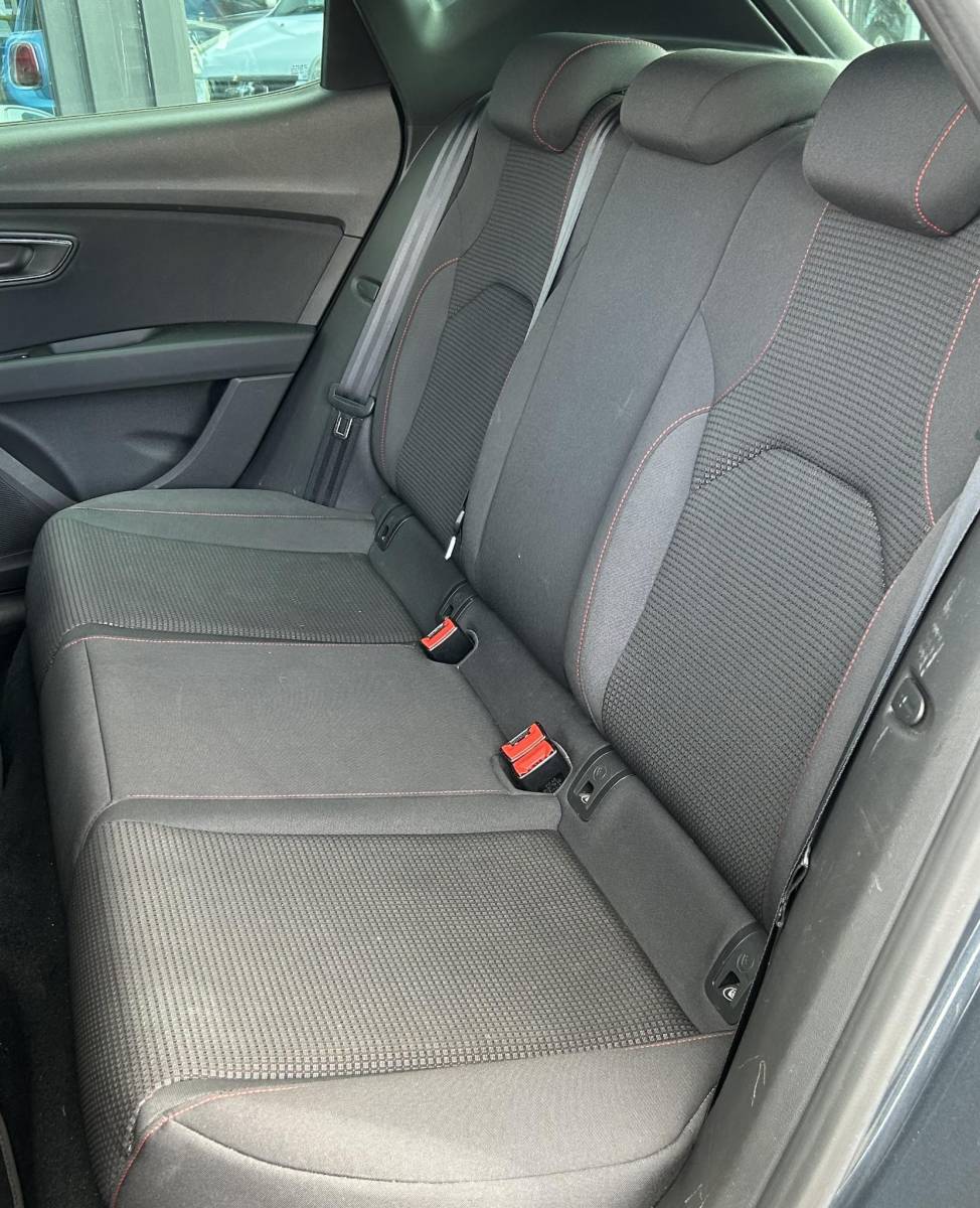 SEAT Leon SEAT Leon 1.5 TSI FR Business Intense 150PK | NL AUTO | 2e Eigenaar | NAP | Virtual Cockpit | Led Koplampen | Achteruitrijcamera | Adaptive Cruise Control | Navigatie | 17 Inch Lichtmetalen Velgen | Carplay | Navigatie | Parkeersensoren Voor en Achter |