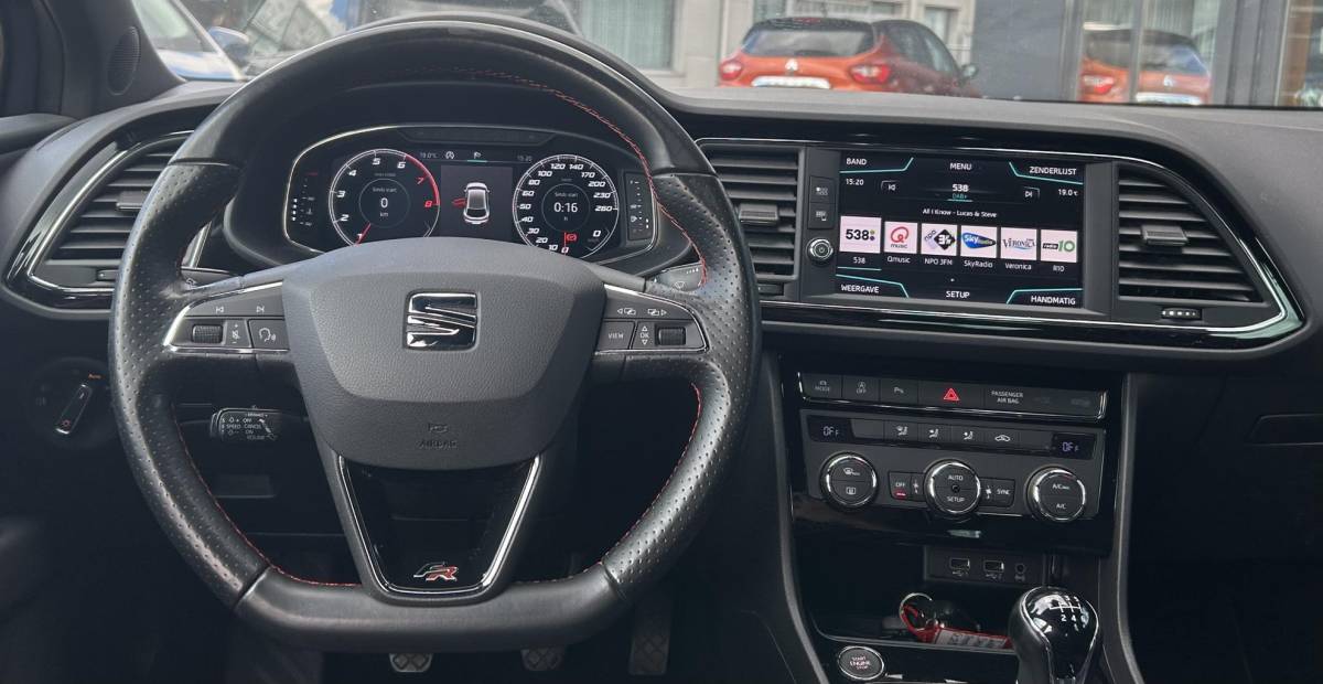 SEAT Leon SEAT Leon 1.5 TSI FR Business Intense 150PK | NL AUTO | 2e Eigenaar | NAP | Virtual Cockpit | Led Koplampen | Achteruitrijcamera | Adaptive Cruise Control | Navigatie | 17 Inch Lichtmetalen Velgen | Carplay | Navigatie | Parkeersensoren Voor en Achter |