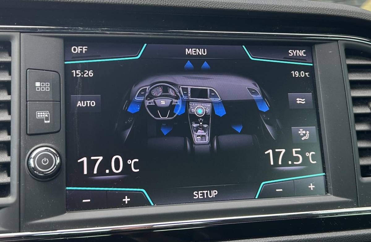 SEAT Leon SEAT Leon 1.5 TSI FR Business Intense 150PK | NL AUTO | 2e Eigenaar | NAP | Virtual Cockpit | Led Koplampen | Achteruitrijcamera | Adaptive Cruise Control | Navigatie | 17 Inch Lichtmetalen Velgen | Carplay | Navigatie | Parkeersensoren Voor en Achter |