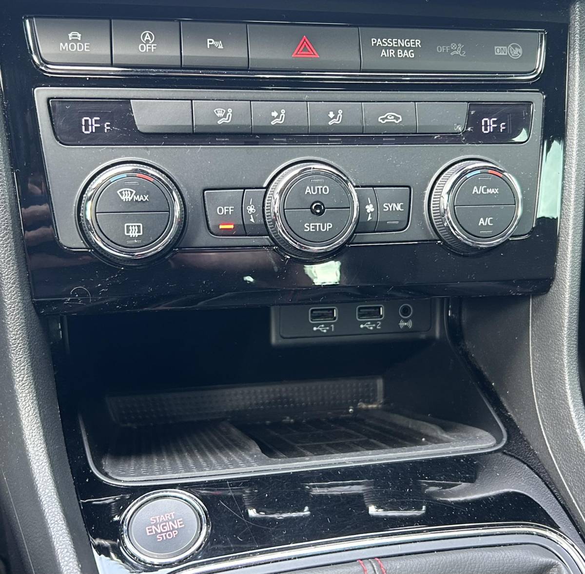 SEAT Leon SEAT Leon 1.5 TSI FR Business Intense 150PK | NL AUTO | 2e Eigenaar | NAP | Virtual Cockpit | Led Koplampen | Achteruitrijcamera | Adaptive Cruise Control | Navigatie | 17 Inch Lichtmetalen Velgen | Carplay | Navigatie | Parkeersensoren Voor en Achter |