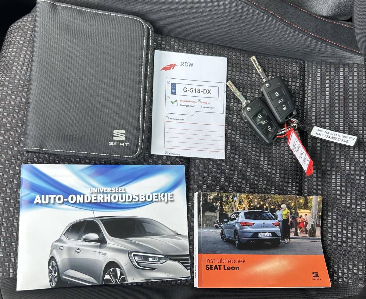 SEAT Leon SEAT Leon 1.5 TSI FR Business Intense 150PK | NL AUTO | 2e Eigenaar | NAP | Virtual Cockpit | Led Koplampen | Achteruitrijcamera | Adaptive Cruise Control | Navigatie | 17 Inch Lichtmetalen Velgen | Carplay | Navigatie | Parkeersensoren Voor en Achter |