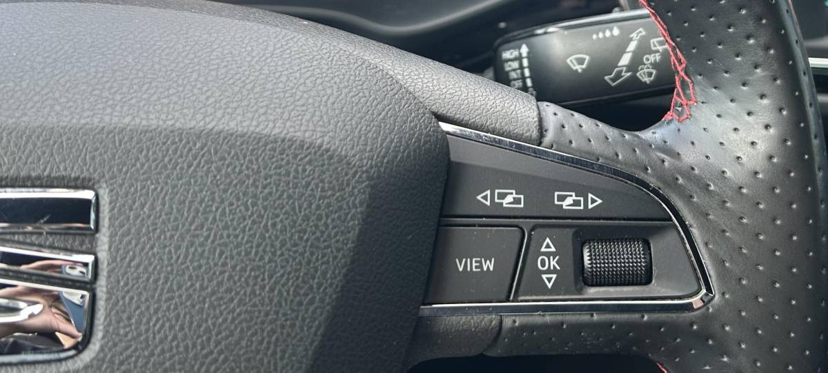 SEAT Leon SEAT Leon 1.5 TSI FR Business Intense 150PK | NL AUTO | 2e Eigenaar | NAP | Virtual Cockpit | Led Koplampen | Achteruitrijcamera | Adaptive Cruise Control | Navigatie | 17 Inch Lichtmetalen Velgen | Carplay | Navigatie | Parkeersensoren Voor en Achter |