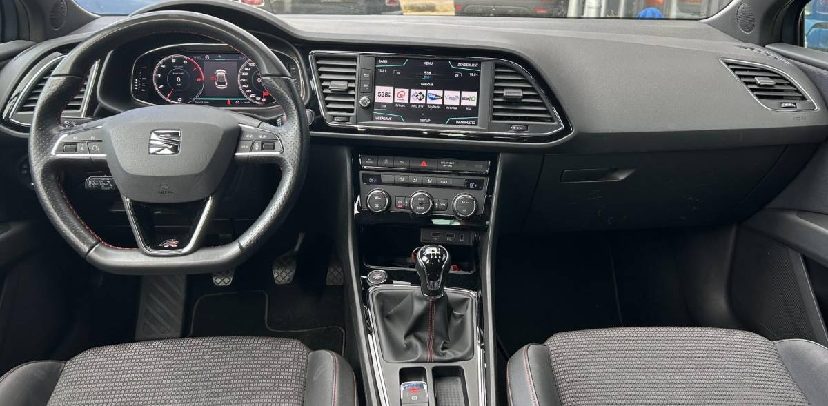 SEAT Leon SEAT Leon 1.5 TSI FR Business Intense 150PK | NL AUTO | 2e Eigenaar | NAP | Virtual Cockpit | Led Koplampen | Achteruitrijcamera | Adaptive Cruise Control | Navigatie | 17 Inch Lichtmetalen Velgen | Carplay | Navigatie | Parkeersensoren Voor en Achter |