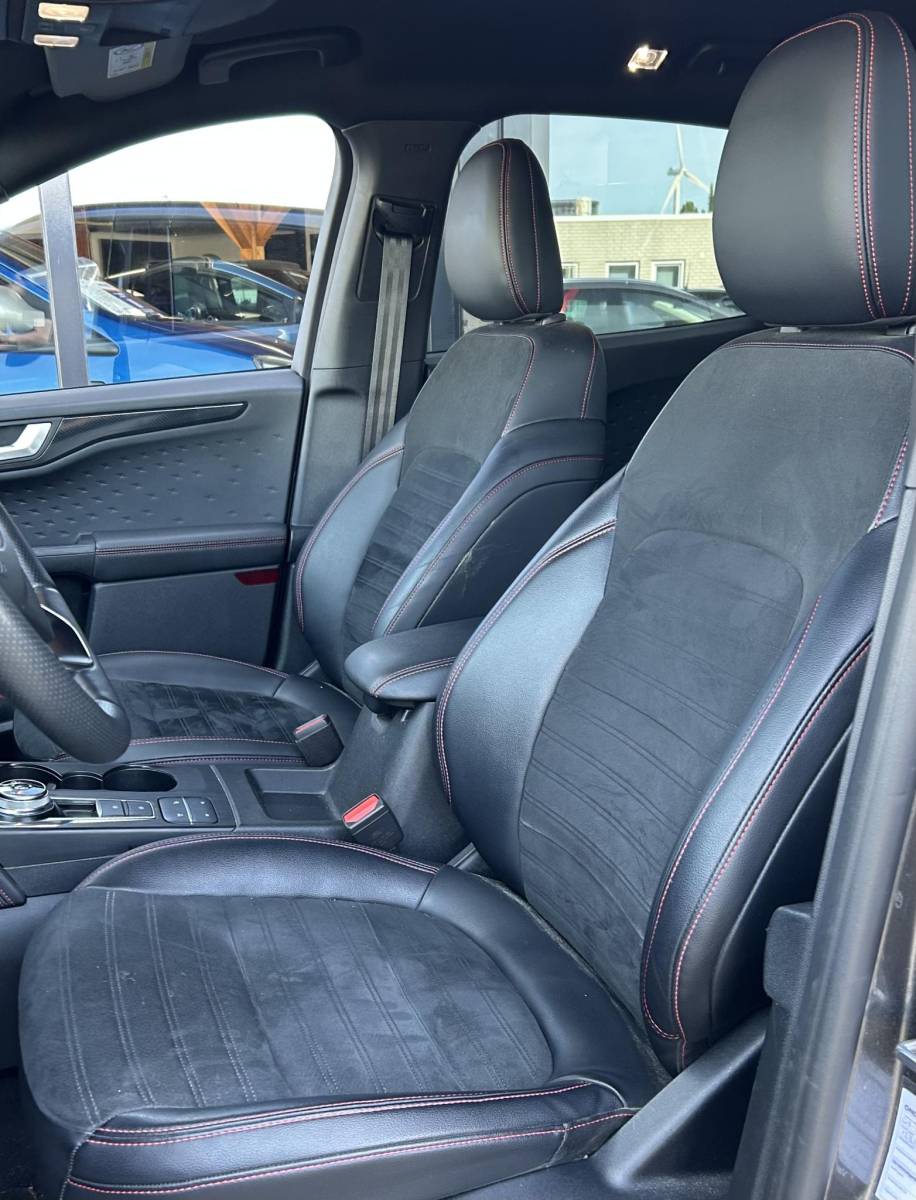 Ford Kuga Ford Kuga 2.5 PHEV ST-Line X 225PK | DEALERONDERHOUDEN! | NL AUTO | 2e Eigenaar | NAP | BLIS | Grote Achteruitrijcamera | Head-Up | Adaptive Cruise Control | Winterpack | Elektrische Stoel | Digital Cockpit | 19 Inch | B&O Audio | Draadloze Oplader | Elektrische Achterklep | Stoelverwarming | Stuurverwarming | Voorruitverwarming | 2 sleutels | APK tot 16-07-2028 |