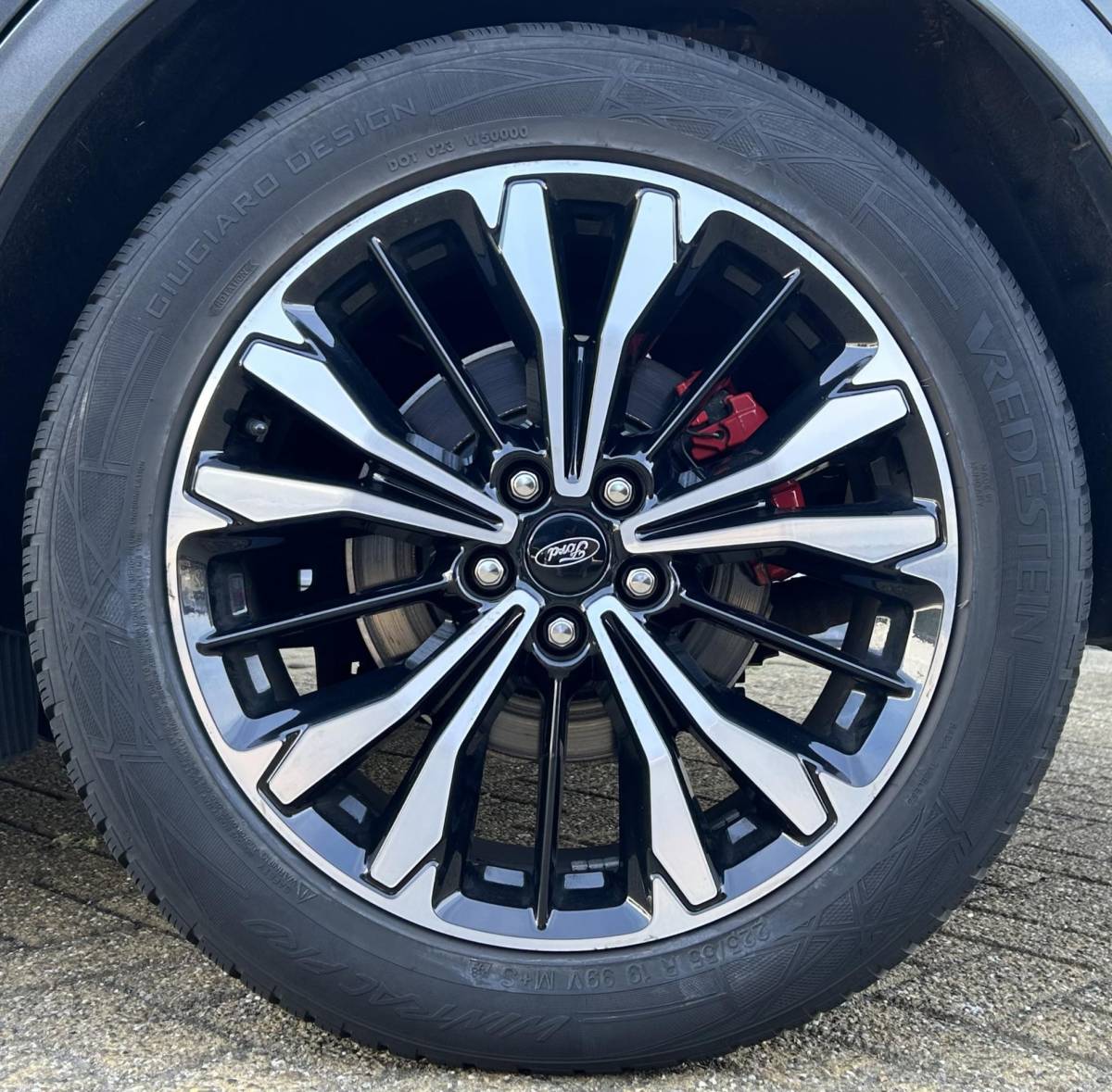 Ford Kuga Ford Kuga 2.5 PHEV ST-Line X 225PK | DEALERONDERHOUDEN! | NL AUTO | 2e Eigenaar | NAP | BLIS | Grote Achteruitrijcamera | Head-Up | Adaptive Cruise Control | Winterpack | Elektrische Stoel | Digital Cockpit | 19 Inch | B&O Audio | Draadloze Oplader | Elektrische Achterklep | Stoelverwarming | Stuurverwarming | Voorruitverwarming | 2 sleutels | APK tot 16-07-2028 |
