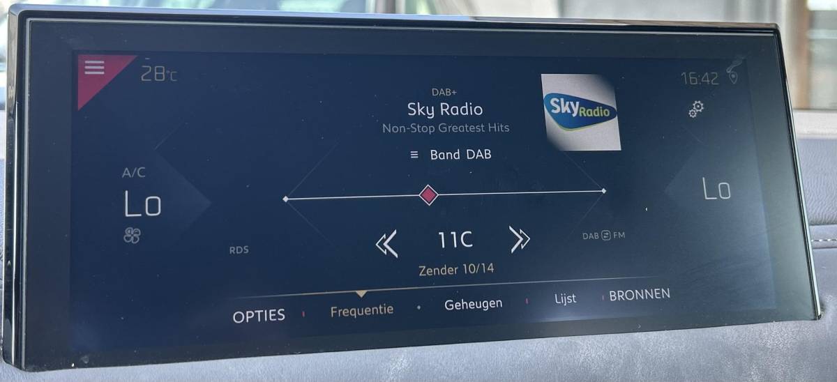 DS DS 3 DS 3 Crossback 1.2 PureTech Grand Chic 156PK | BOMVOL | AUTOMAAT | 1e Eigenaar | NL AUTO | Trekhaak | DAB+ | 18 Inch | Lederen Bekleding | Navigatie | Climate Control | Apdative Cruise Control | Head Up Display | Focal |