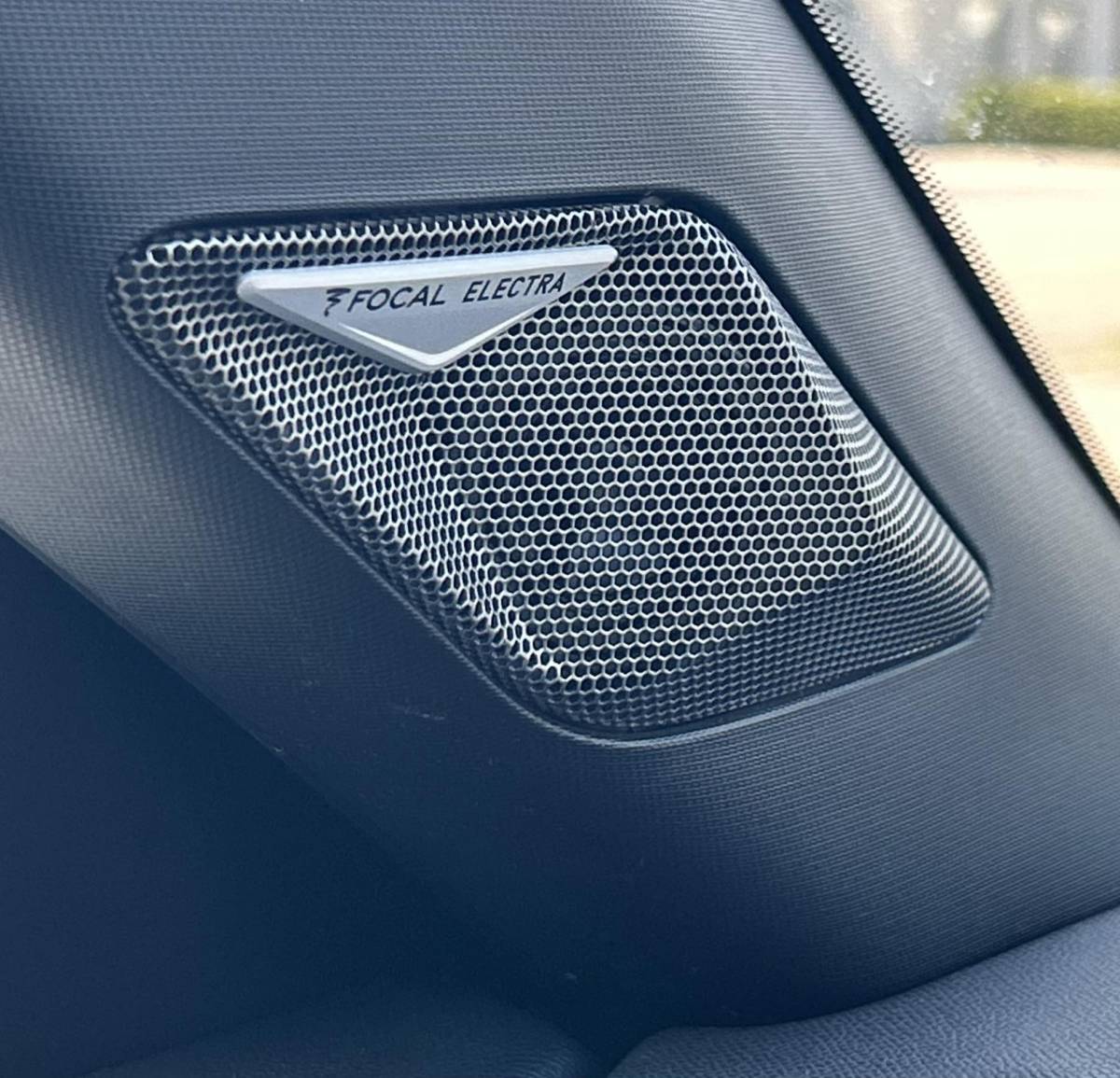 DS DS 3 DS 3 Crossback 1.2 PureTech Grand Chic 156PK | BOMVOL | AUTOMAAT | 1e Eigenaar | NL AUTO | Trekhaak | DAB+ | 18 Inch | Lederen Bekleding | Navigatie | Climate Control | Apdative Cruise Control | Head Up Display | Focal |