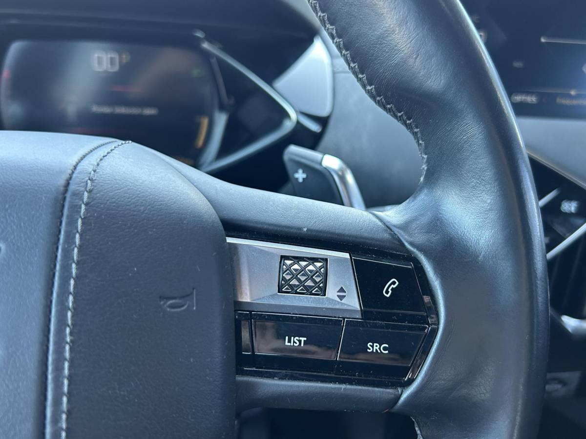 DS DS 3 DS 3 Crossback 1.2 PureTech Grand Chic 156PK | BOMVOL | AUTOMAAT | 1e Eigenaar | NL AUTO | Trekhaak | DAB+ | 18 Inch | Lederen Bekleding | Navigatie | Climate Control | Apdative Cruise Control | Head Up Display | Focal |