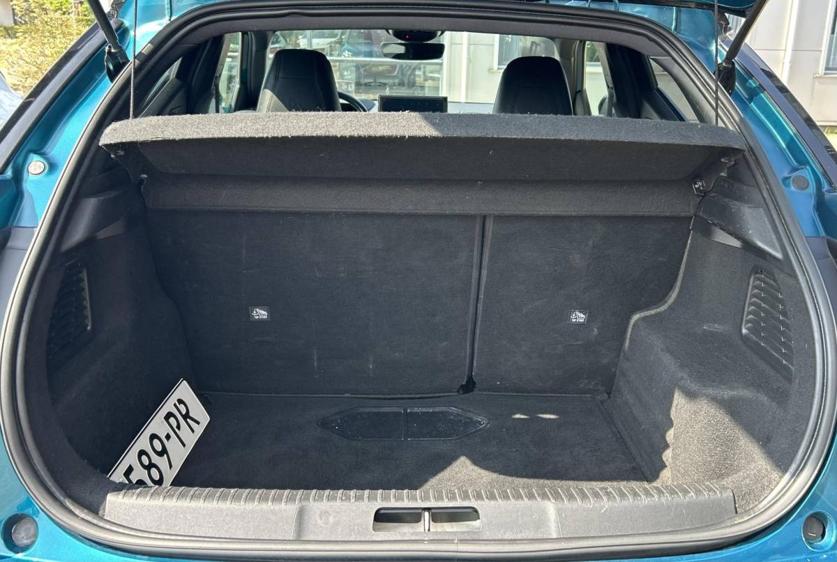 DS DS 3 DS 3 Crossback 1.2 PureTech Grand Chic 156PK | BOMVOL | AUTOMAAT | 1e Eigenaar | NL AUTO | Trekhaak | DAB+ | 18 Inch | Lederen Bekleding | Navigatie | Climate Control | Apdative Cruise Control | Head Up Display | Focal |