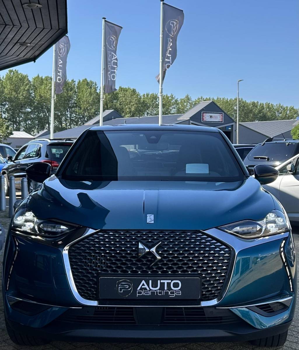 DS DS 3 DS 3 Crossback 1.2 PureTech Grand Chic 156PK | BOMVOL | AUTOMAAT | 1e Eigenaar | NL AUTO | Trekhaak | DAB+ | 18 Inch | Lederen Bekleding | Navigatie | Climate Control | Apdative Cruise Control | Head Up Display | Focal |