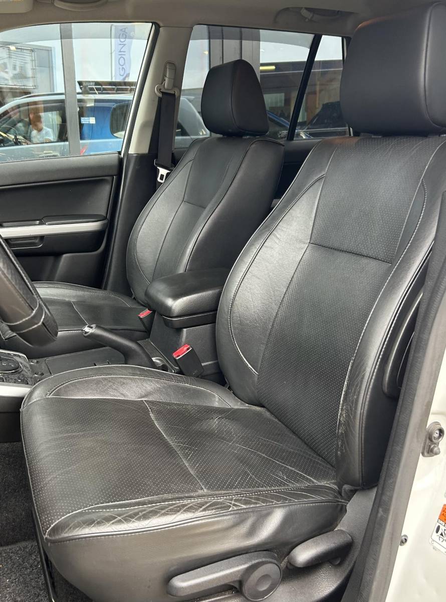 Suzuki Grand Vitara Suzuki Grand Vitara 2.4 High Executive 169PK | UNIEK! | AWD | 4WD | 2026 Nieuw Motor bij de Dealer! | Nieuwe LUXE Veren | Afneembare Trekhaak | Automaat | Imperial | Achteruitrijcamera | Lederen Bekleding | Keyless Entry | Keyless Start | Apple Carplay | Andriod Auto | Stoelverwarming | Climate Control | Airco |