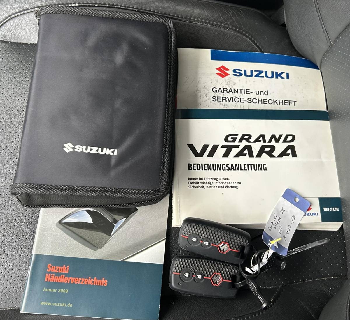 Suzuki Grand Vitara Suzuki Grand Vitara 2.4 High Executive 169PK | UNIEK! | AWD | 4WD | 2026 Nieuw Motor bij de Dealer! | Nieuwe LUXE Veren | Afneembare Trekhaak | Automaat | Imperial | Achteruitrijcamera | Lederen Bekleding | Keyless Entry | Keyless Start | Apple Carplay | Andriod Auto | Stoelverwarming | Climate Control | Airco |