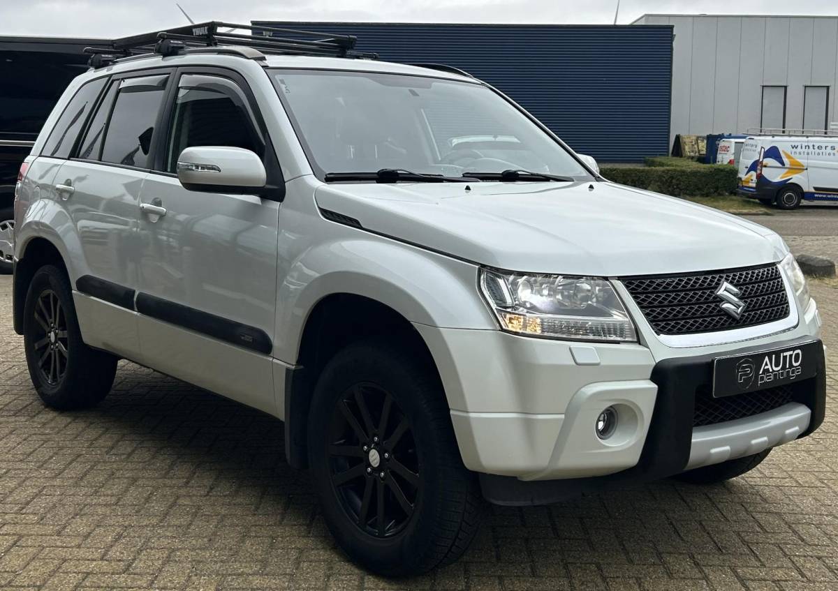 Suzuki Grand Vitara Suzuki Grand Vitara 2.4 High Executive 169PK | UNIEK! | AWD | 4WD | 2026 Nieuw Motor bij de Dealer! | Nieuwe LUXE Veren | Afneembare Trekhaak | Automaat | Imperial | Achteruitrijcamera | Lederen Bekleding | Keyless Entry | Keyless Start | Apple Carplay | Andriod Auto | Stoelverwarming | Climate Control | Airco |