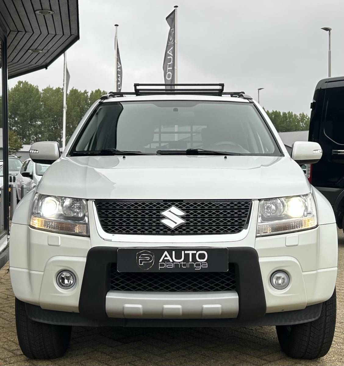 Suzuki Grand Vitara Suzuki Grand Vitara 2.4 High Executive 169PK | UNIEK! | AWD | 4WD | 2026 Nieuw Motor bij de Dealer! | Nieuwe LUXE Veren | Afneembare Trekhaak | Automaat | Imperial | Achteruitrijcamera | Lederen Bekleding | Keyless Entry | Keyless Start | Apple Carplay | Andriod Auto | Stoelverwarming | Climate Control | Airco |