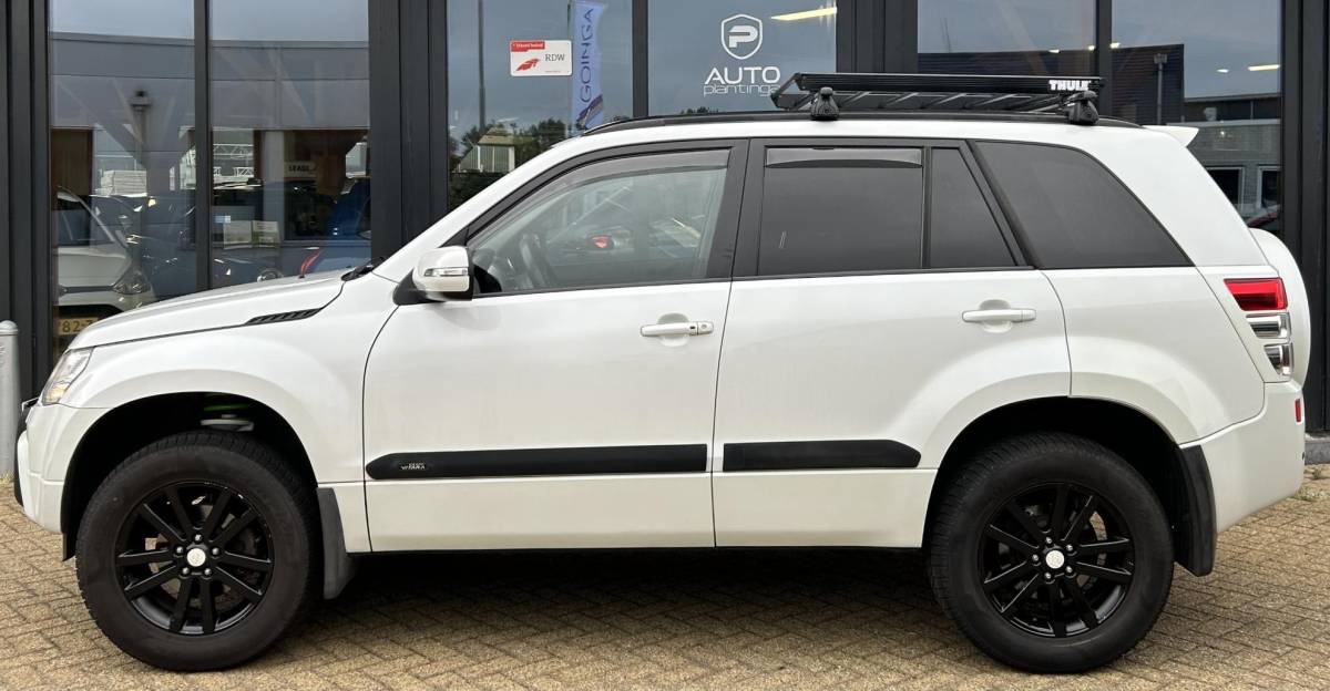Suzuki Grand Vitara Suzuki Grand Vitara 2.4 High Executive 169PK | UNIEK! | AWD | 4WD | 2026 Nieuw Motor bij de Dealer! | Nieuwe LUXE Veren | Afneembare Trekhaak | Automaat | Imperial | Achteruitrijcamera | Lederen Bekleding | Keyless Entry | Keyless Start | Apple Carplay | Andriod Auto | Stoelverwarming | Climate Control | Airco |