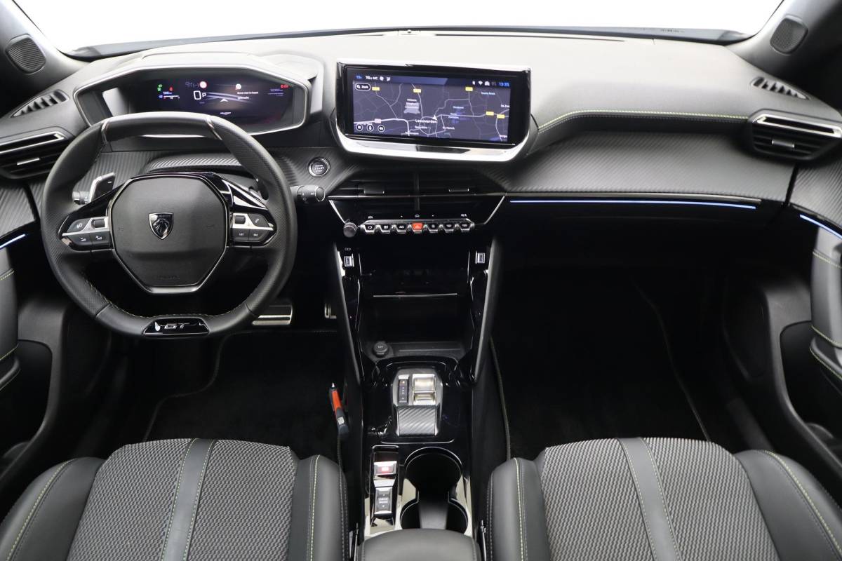 Peugeot 2008 Peugeot 2008 1.2 Hybrid 145 GT Navigatie | Camera achter | Automaat