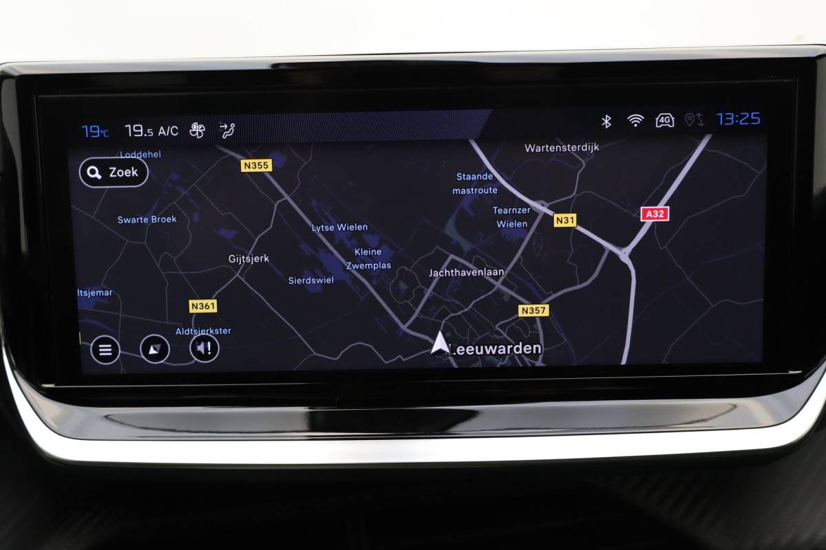 Peugeot 2008 Peugeot 2008 1.2 Hybrid 145 GT Navigatie | Camera achter | Automaat