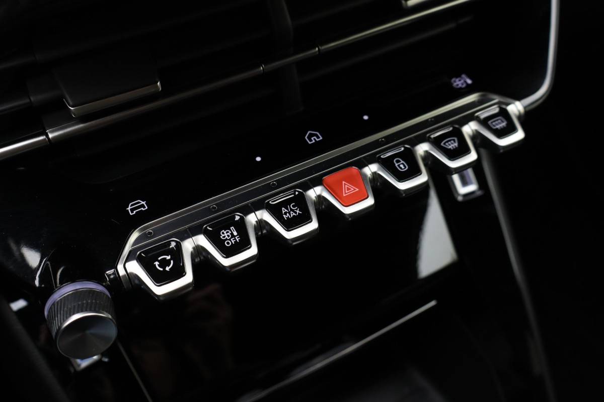 Peugeot 2008 Peugeot 2008 1.2 Hybrid 145 GT Navigatie | Camera achter | Automaat