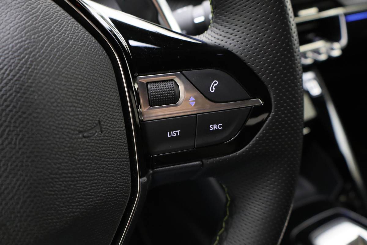 Peugeot 2008 Peugeot 2008 1.2 Hybrid 145 GT Navigatie | Camera achter | Automaat