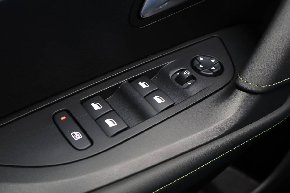 Peugeot 2008 Peugeot 2008 1.2 Hybrid 145 GT Navigatie | Camera achter | Automaat