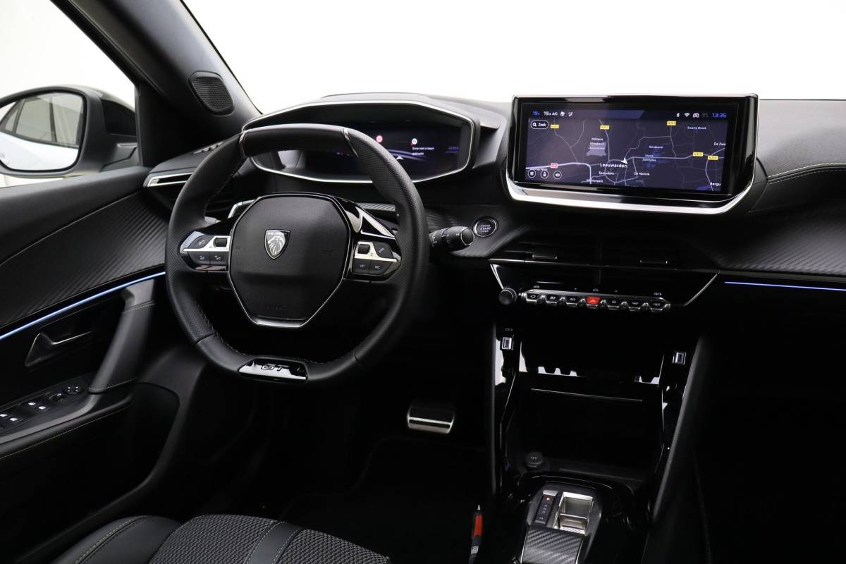 Peugeot 2008 Peugeot 2008 1.2 Hybrid 145 GT Navigatie | Camera achter | Automaat
