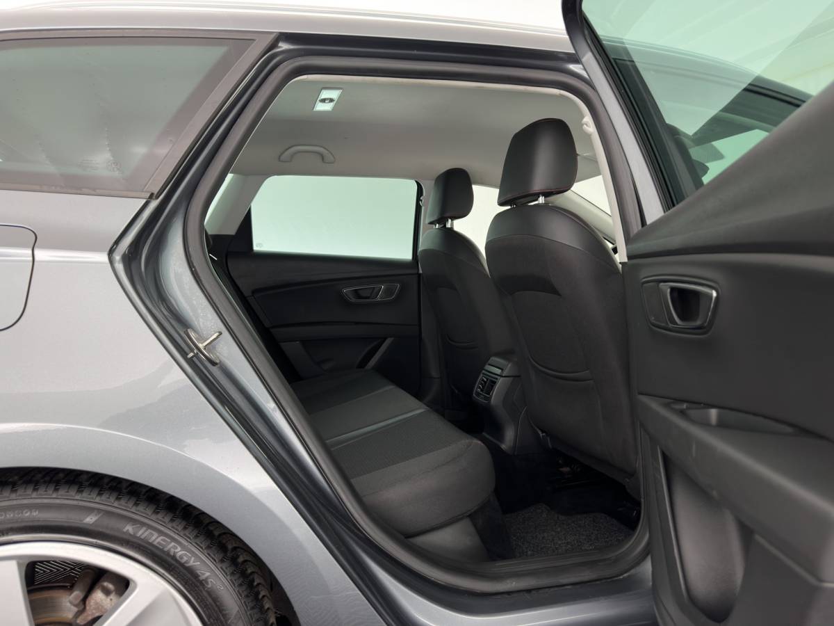 SEAT Leon SEAT Leon ST 1.4 EcoTSI FR Connect (INCL-BTW) *LEATHER-FABRIC | FULL-LED | NAVI-FULLMAP | SPORTSEATS | CAMERA | PRIVACY-GLASS | ECC | PDC | AMBIENTLIGHT | CRUISE | TOWBAR | 17”ALU*