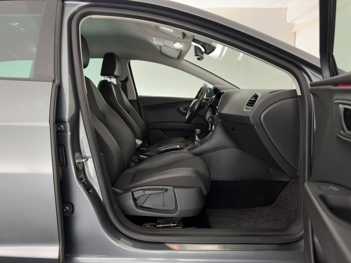 SEAT Leon SEAT Leon ST 1.4 EcoTSI FR Connect (INCL-BTW) *LEATHER-FABRIC | FULL-LED | NAVI-FULLMAP | SPORTSEATS | CAMERA | PRIVACY-GLASS | ECC | PDC | AMBIENTLIGHT | CRUISE | TOWBAR | 17”ALU*