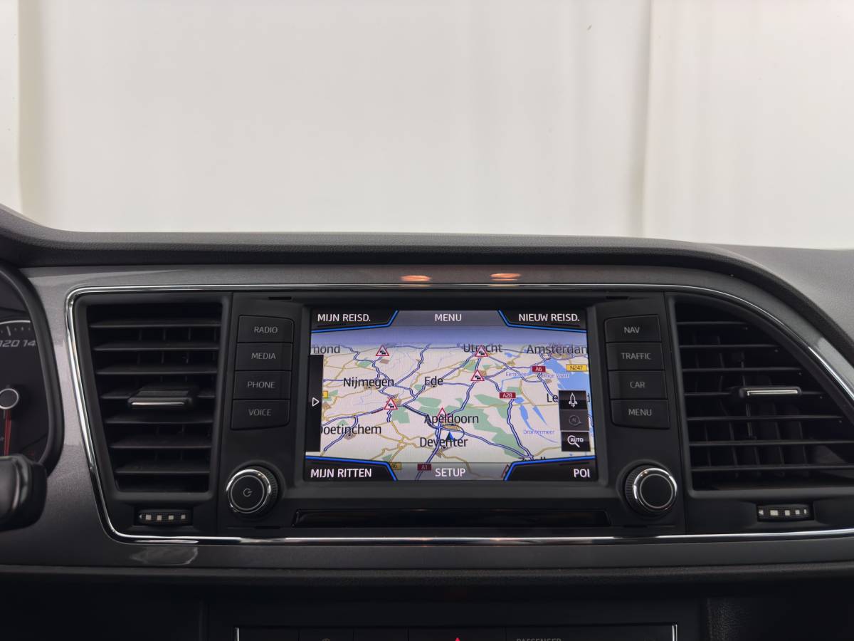SEAT Leon SEAT Leon ST 1.4 EcoTSI FR Connect (INCL-BTW) *LEATHER-FABRIC | FULL-LED | NAVI-FULLMAP | SPORTSEATS | CAMERA | PRIVACY-GLASS | ECC | PDC | AMBIENTLIGHT | CRUISE | TOWBAR | 17”ALU*
