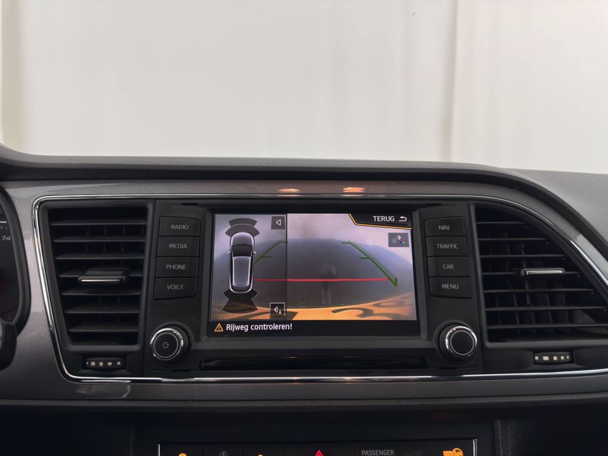 SEAT Leon SEAT Leon ST 1.4 EcoTSI FR Connect (INCL-BTW) *LEATHER-FABRIC | FULL-LED | NAVI-FULLMAP | SPORTSEATS | CAMERA | PRIVACY-GLASS | ECC | PDC | AMBIENTLIGHT | CRUISE | TOWBAR | 17”ALU*