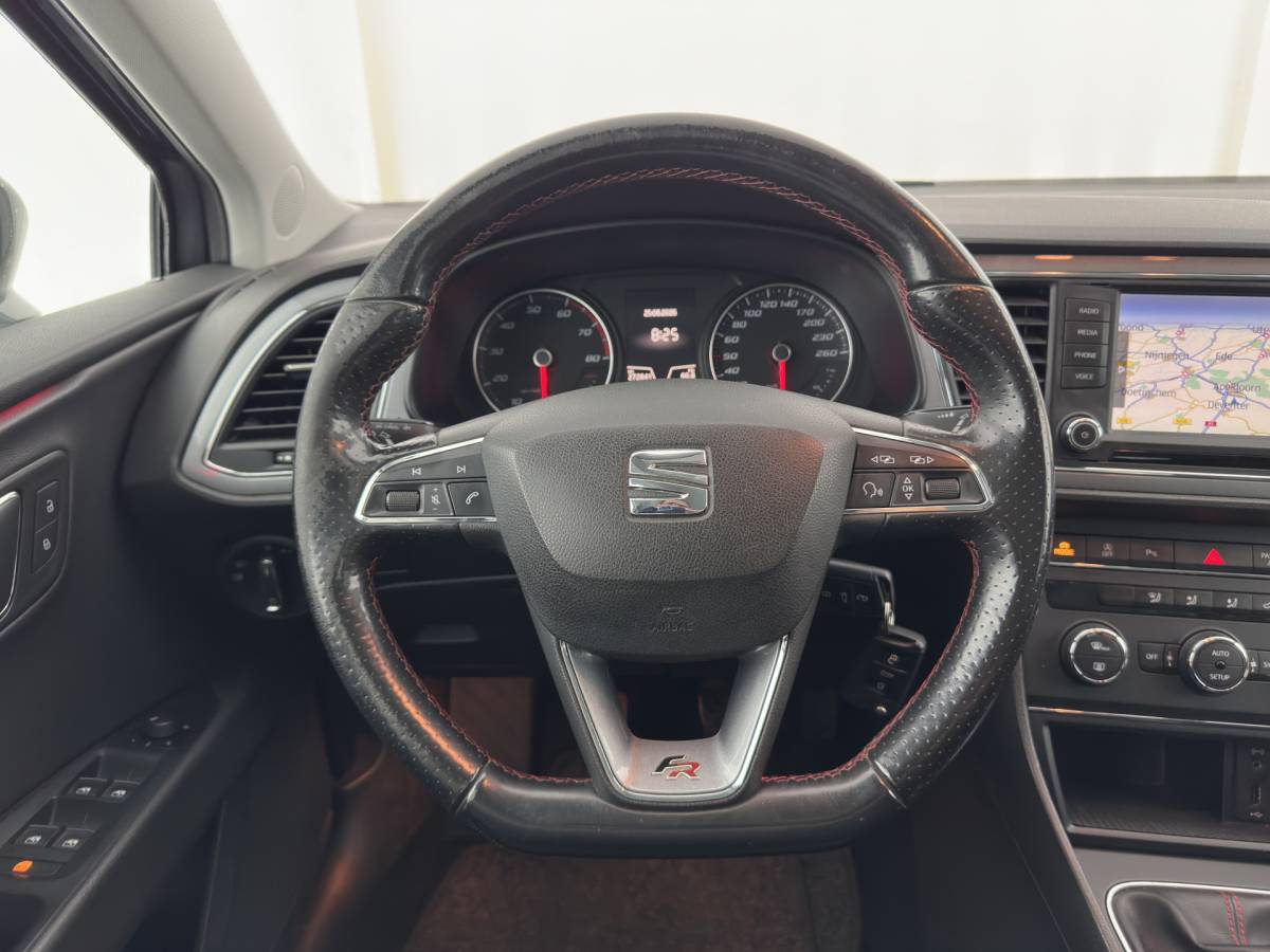 SEAT Leon SEAT Leon ST 1.4 EcoTSI FR Connect (INCL-BTW) *LEATHER-FABRIC | FULL-LED | NAVI-FULLMAP | SPORTSEATS | CAMERA | PRIVACY-GLASS | ECC | PDC | AMBIENTLIGHT | CRUISE | TOWBAR | 17”ALU*
