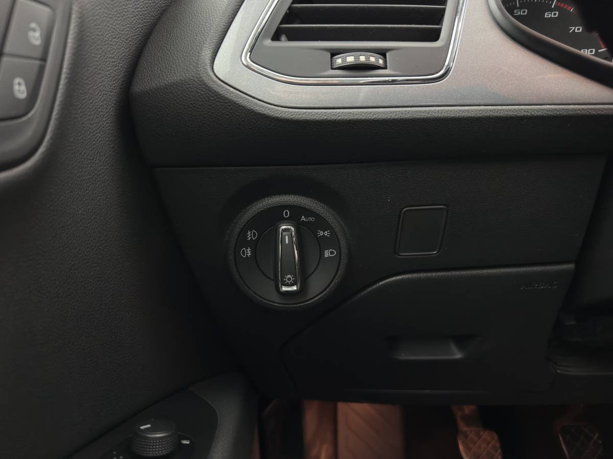 SEAT Leon SEAT Leon ST 1.4 EcoTSI FR Connect (INCL-BTW) *LEATHER-FABRIC | FULL-LED | NAVI-FULLMAP | SPORTSEATS | CAMERA | PRIVACY-GLASS | ECC | PDC | AMBIENTLIGHT | CRUISE | TOWBAR | 17”ALU*