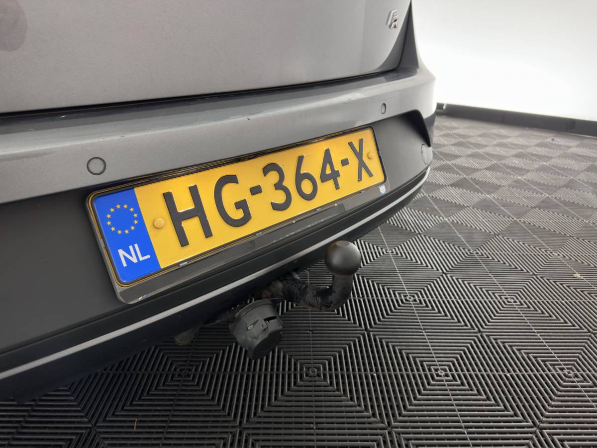 SEAT Leon SEAT Leon ST 1.4 EcoTSI FR Connect (INCL-BTW) *LEATHER-FABRIC | FULL-LED | NAVI-FULLMAP | SPORTSEATS | CAMERA | PRIVACY-GLASS | ECC | PDC | AMBIENTLIGHT | CRUISE | TOWBAR | 17”ALU*