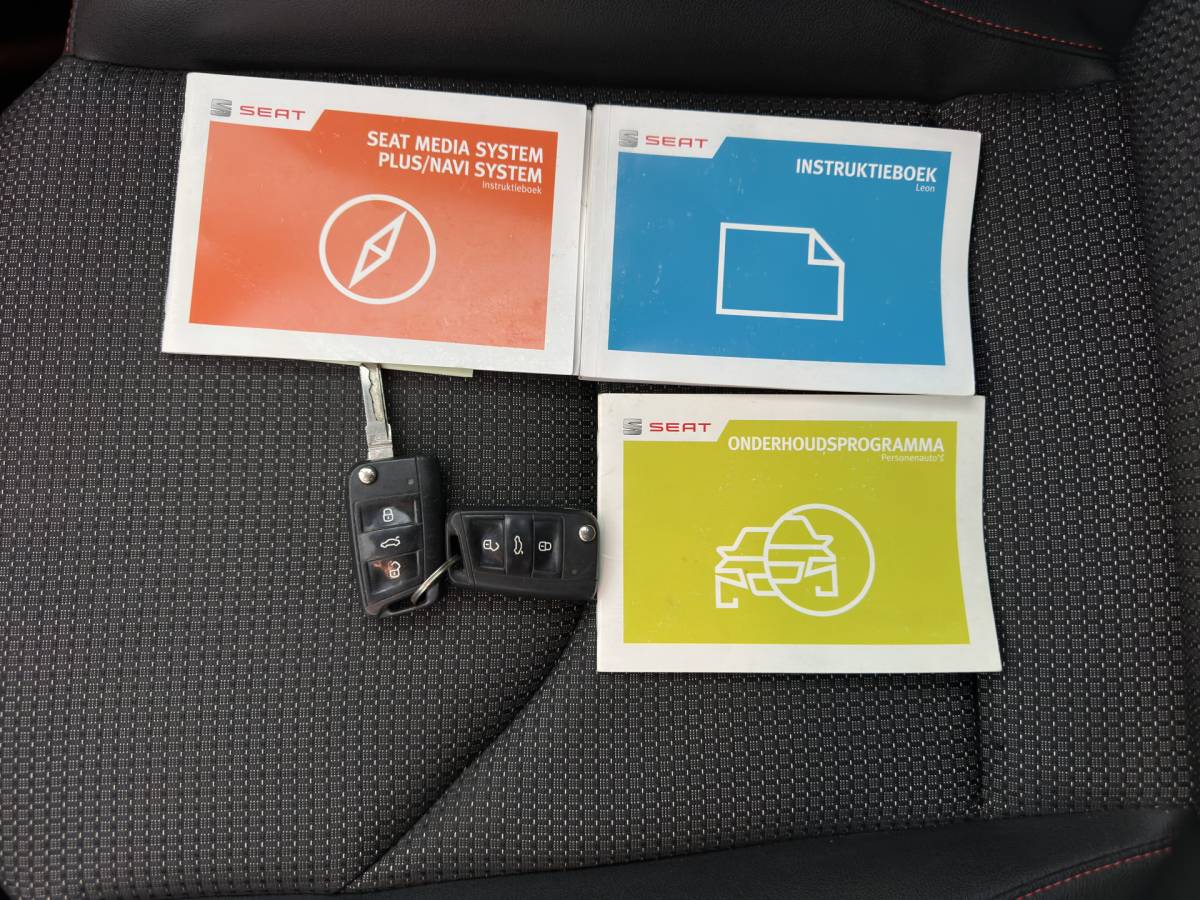SEAT Leon SEAT Leon ST 1.4 EcoTSI FR Connect (INCL-BTW) *LEATHER-FABRIC | FULL-LED | NAVI-FULLMAP | SPORTSEATS | CAMERA | PRIVACY-GLASS | ECC | PDC | AMBIENTLIGHT | CRUISE | TOWBAR | 17”ALU*