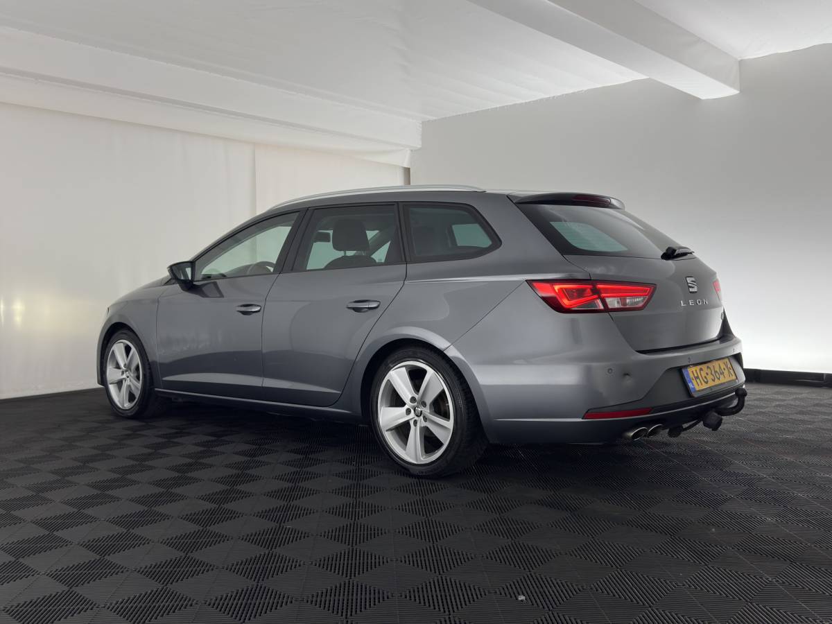 SEAT Leon SEAT Leon ST 1.4 EcoTSI FR Connect (INCL-BTW) *LEATHER-FABRIC | FULL-LED | NAVI-FULLMAP | SPORTSEATS | CAMERA | PRIVACY-GLASS | ECC | PDC | AMBIENTLIGHT | CRUISE | TOWBAR | 17”ALU*