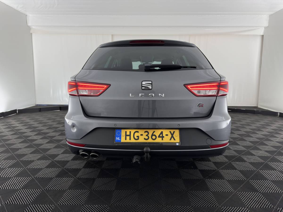 SEAT Leon SEAT Leon ST 1.4 EcoTSI FR Connect (INCL-BTW) *LEATHER-FABRIC | FULL-LED | NAVI-FULLMAP | SPORTSEATS | CAMERA | PRIVACY-GLASS | ECC | PDC | AMBIENTLIGHT | CRUISE | TOWBAR | 17”ALU*