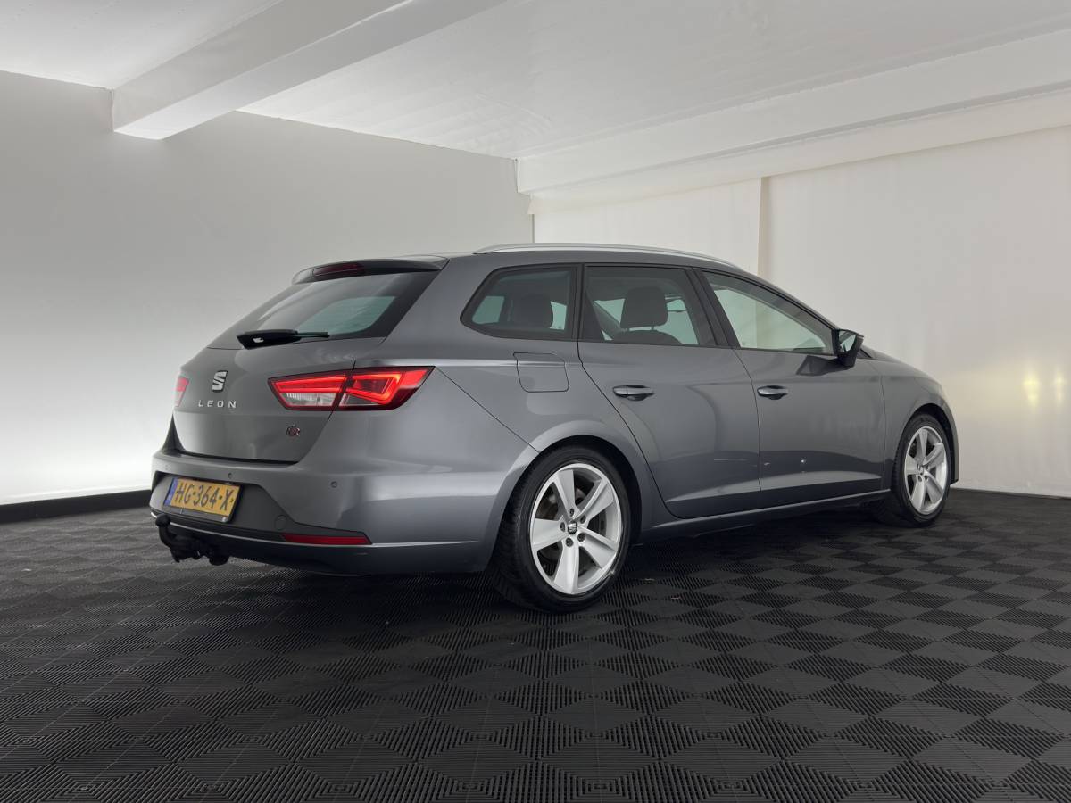 SEAT Leon SEAT Leon ST 1.4 EcoTSI FR Connect (INCL-BTW) *LEATHER-FABRIC | FULL-LED | NAVI-FULLMAP | SPORTSEATS | CAMERA | PRIVACY-GLASS | ECC | PDC | AMBIENTLIGHT | CRUISE | TOWBAR | 17”ALU*