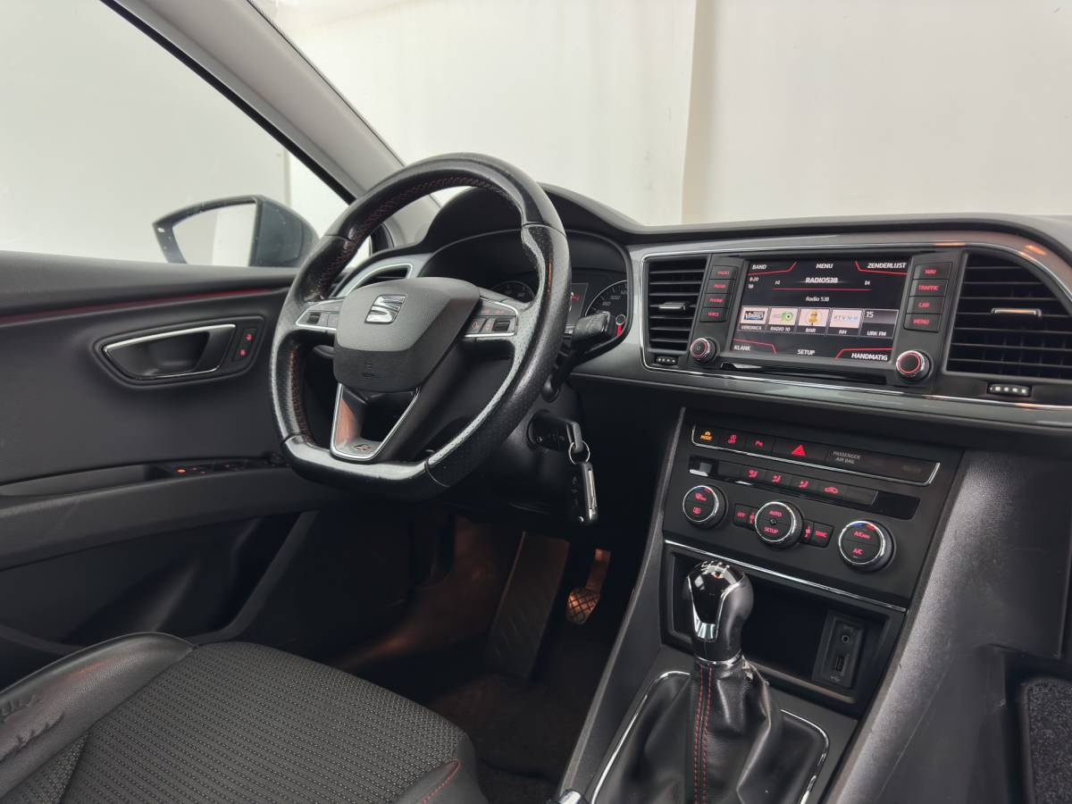 SEAT Leon SEAT Leon ST 1.4 EcoTSI FR Connect (INCL-BTW) *LEATHER-FABRIC | FULL-LED | NAVI-FULLMAP | SPORTSEATS | CAMERA | PRIVACY-GLASS | ECC | PDC | AMBIENTLIGHT | CRUISE | TOWBAR | 17”ALU*