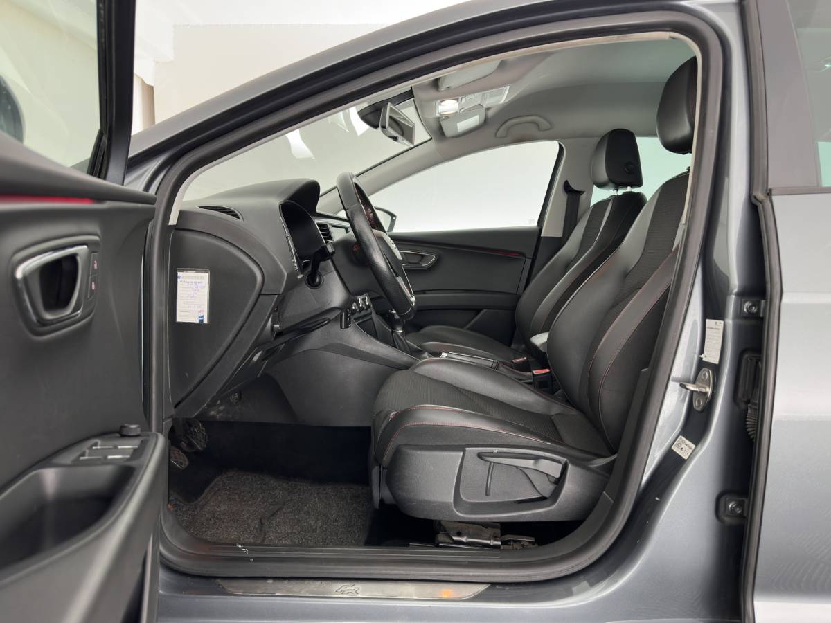 SEAT Leon SEAT Leon ST 1.4 EcoTSI FR Connect (INCL-BTW) *LEATHER-FABRIC | FULL-LED | NAVI-FULLMAP | SPORTSEATS | CAMERA | PRIVACY-GLASS | ECC | PDC | AMBIENTLIGHT | CRUISE | TOWBAR | 17”ALU*