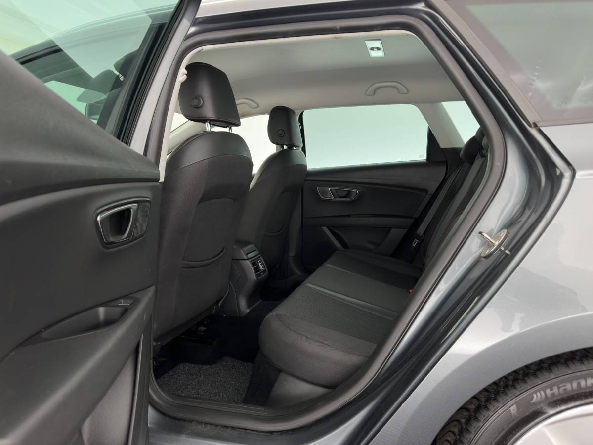 SEAT Leon SEAT Leon ST 1.4 EcoTSI FR Connect (INCL-BTW) *LEATHER-FABRIC | FULL-LED | NAVI-FULLMAP | SPORTSEATS | CAMERA | PRIVACY-GLASS | ECC | PDC | AMBIENTLIGHT | CRUISE | TOWBAR | 17”ALU*